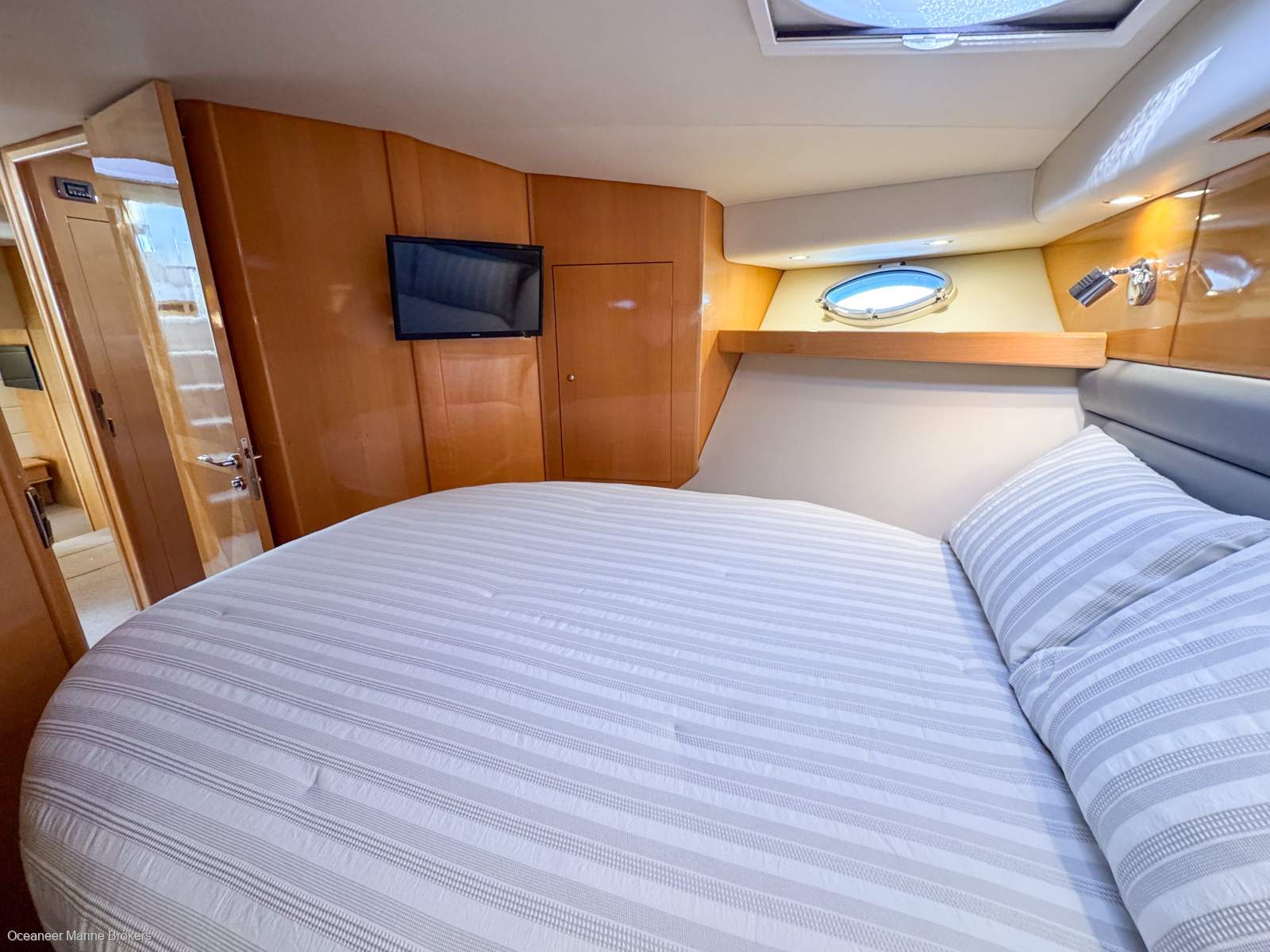 2009 MARITIMO C60 CABRIOLET SPORTS CRUISER