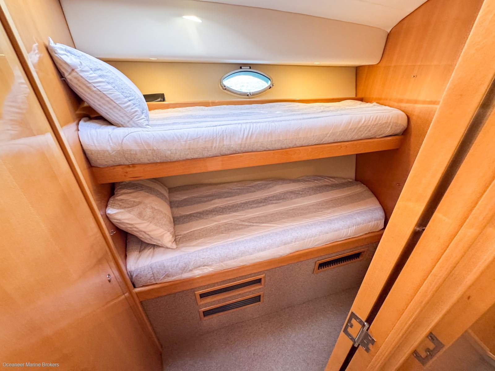 2009 MARITIMO C60 CABRIOLET SPORTS CRUISER