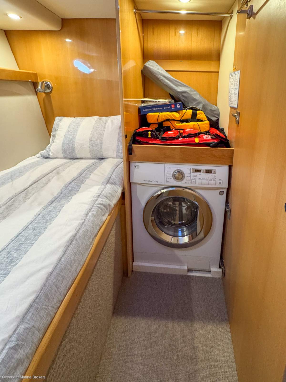 2009 MARITIMO C60 CABRIOLET SPORTS CRUISER