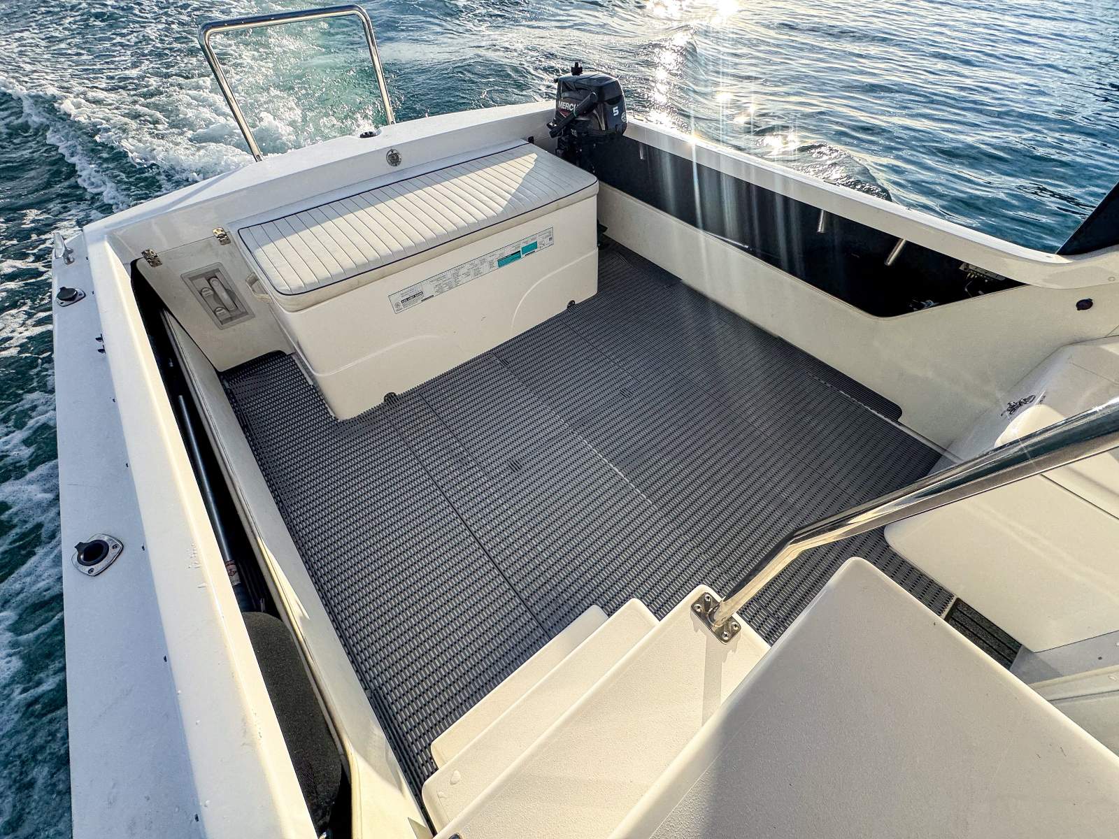 2010 CARIBBEAN 27 FLYBRIDGE CRUISER