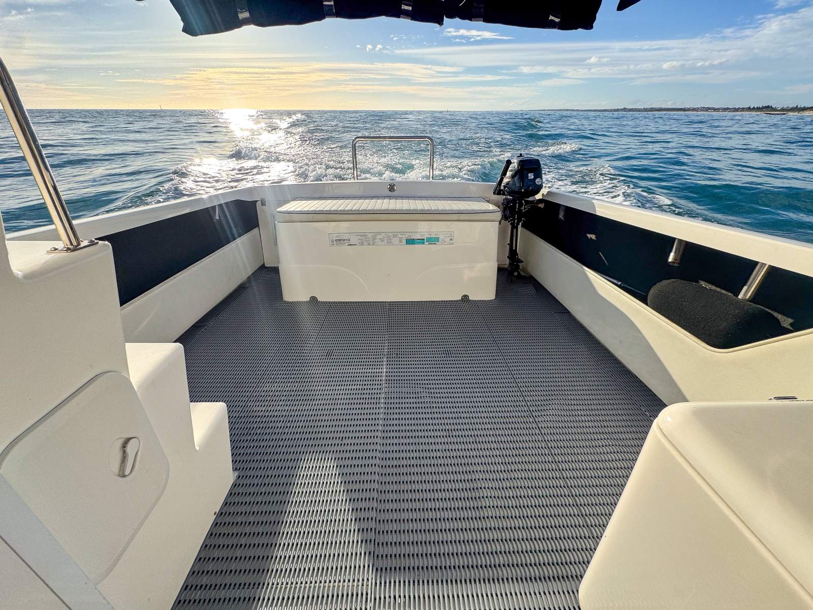 2010 CARIBBEAN 27 FLYBRIDGE CRUISER