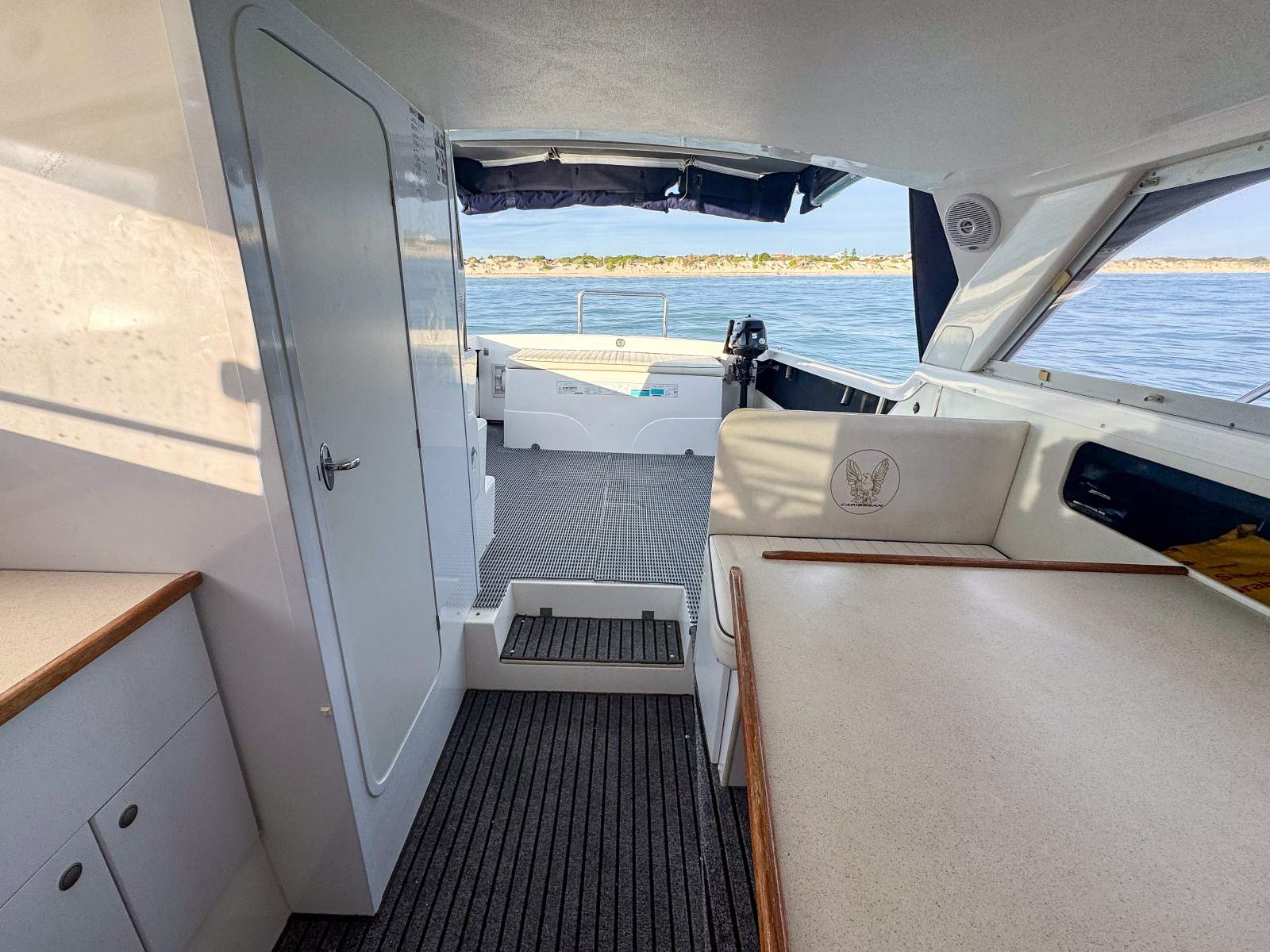 2010 CARIBBEAN 27 FLYBRIDGE CRUISER