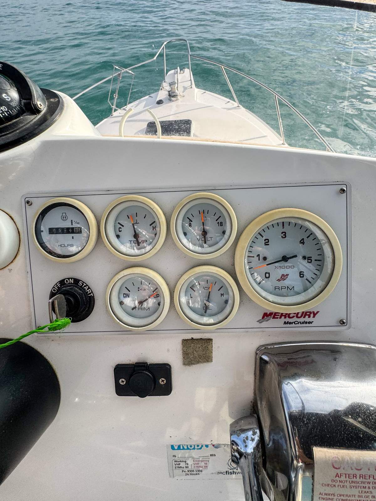 2010 CARIBBEAN 27 FLYBRIDGE CRUISER