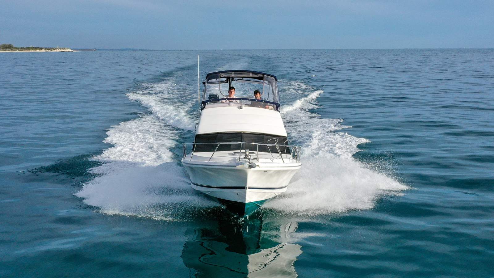 2010 CARIBBEAN 27 FLYBRIDGE CRUISER