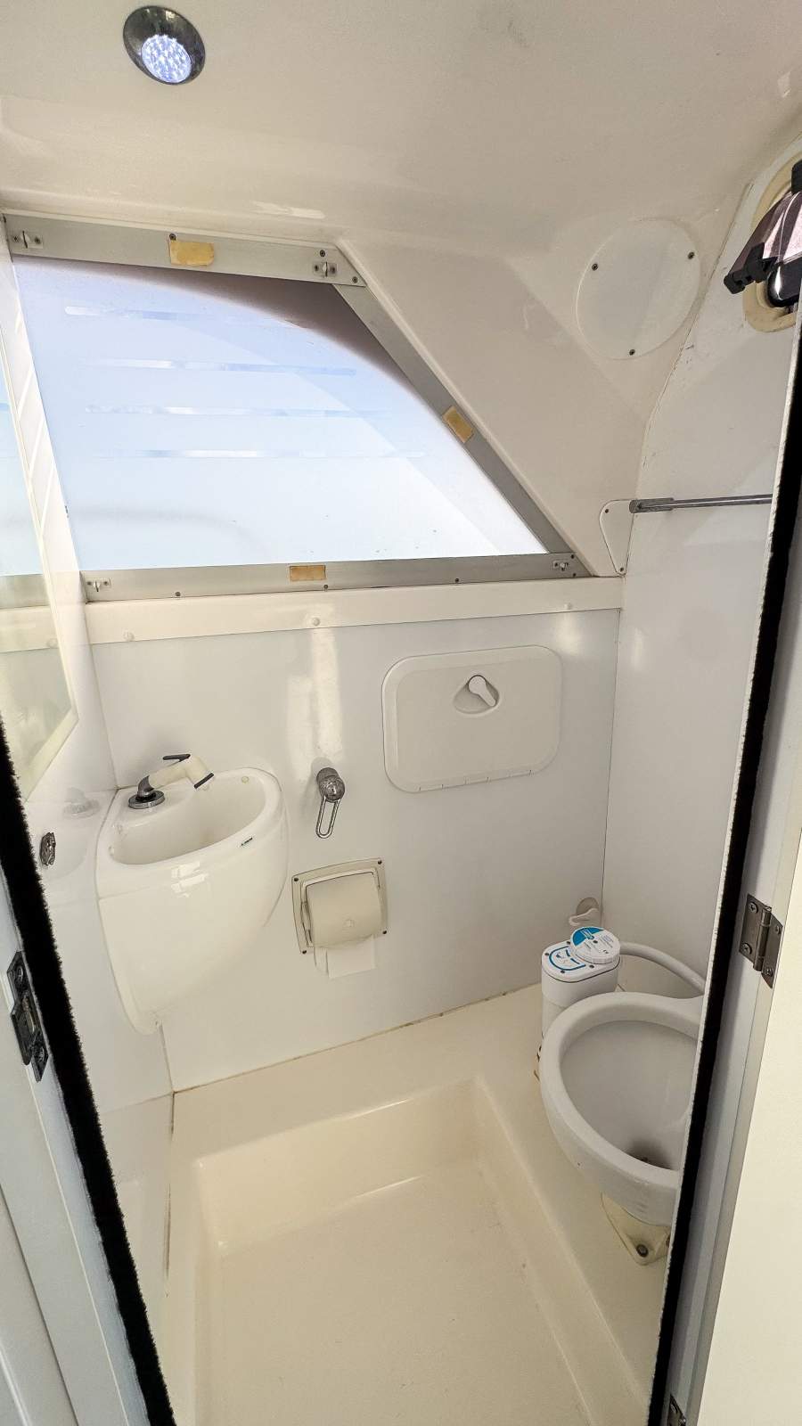2010 CARIBBEAN 27 FLYBRIDGE CRUISER