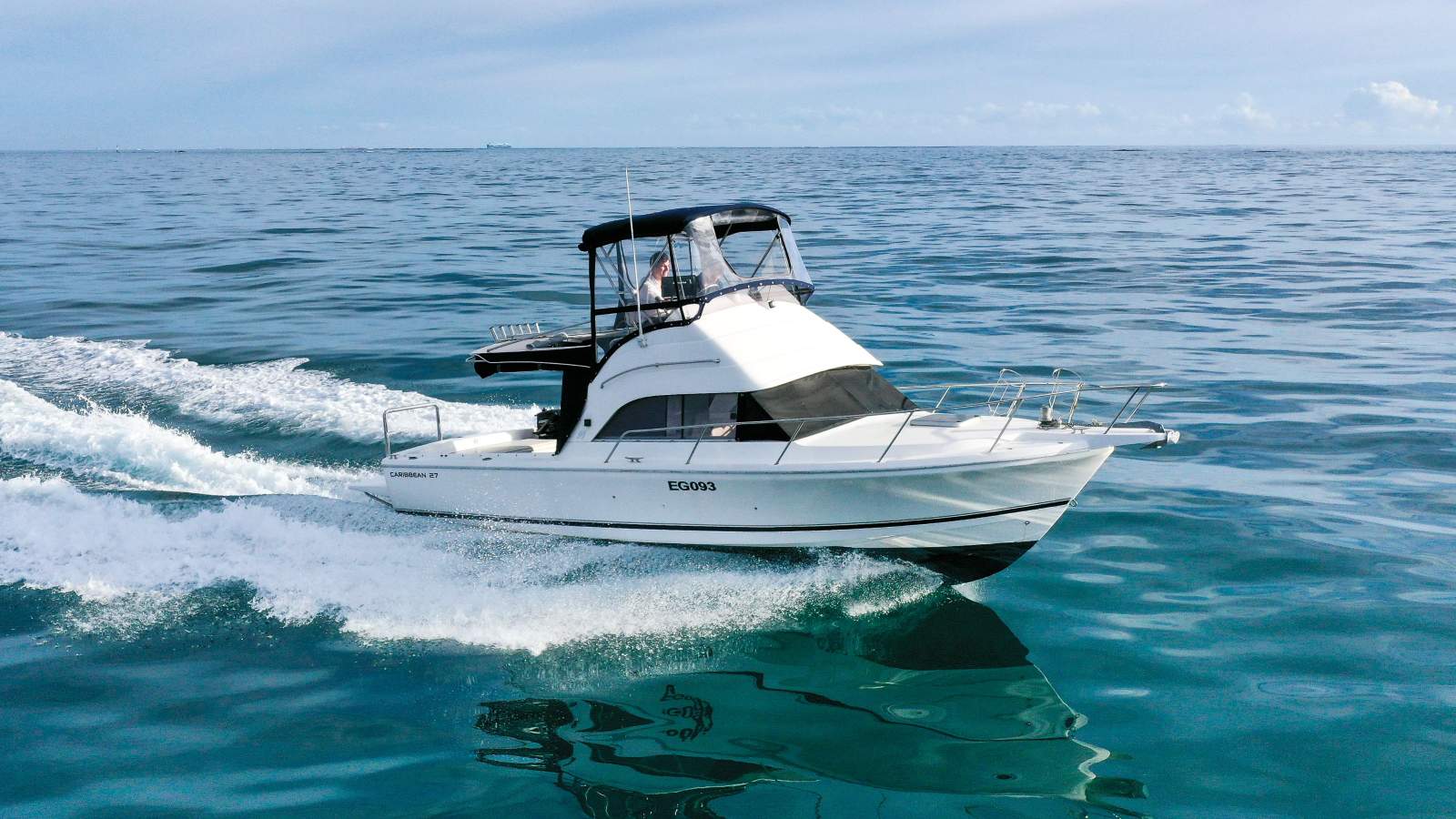 2010 CARIBBEAN 27 FLYBRIDGE CRUISER