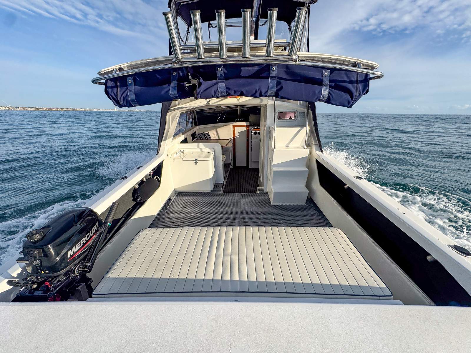2010 CARIBBEAN 27 FLYBRIDGE CRUISER