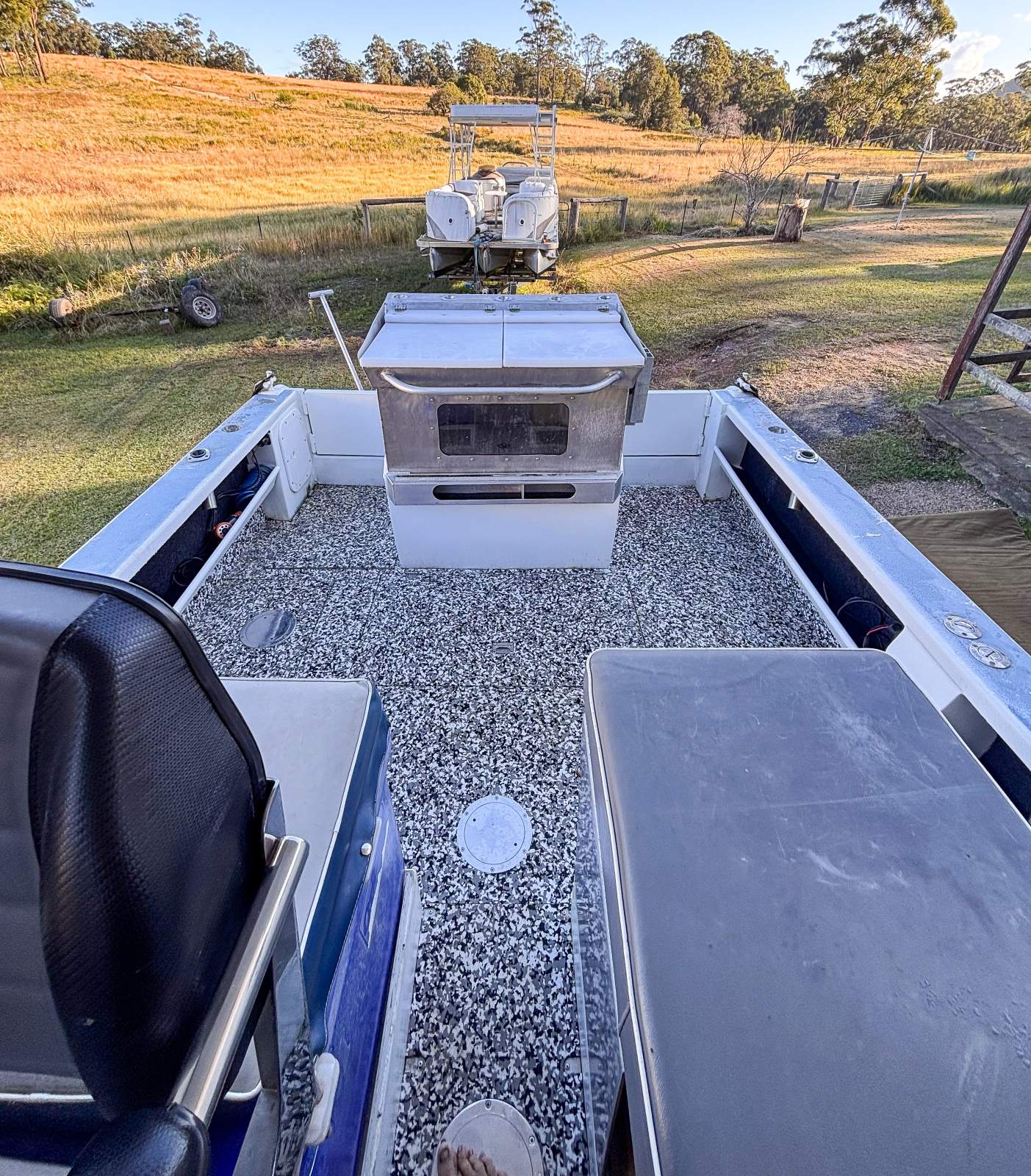 2002 JACKMAN 7.9 CENTRE CAB FISHER