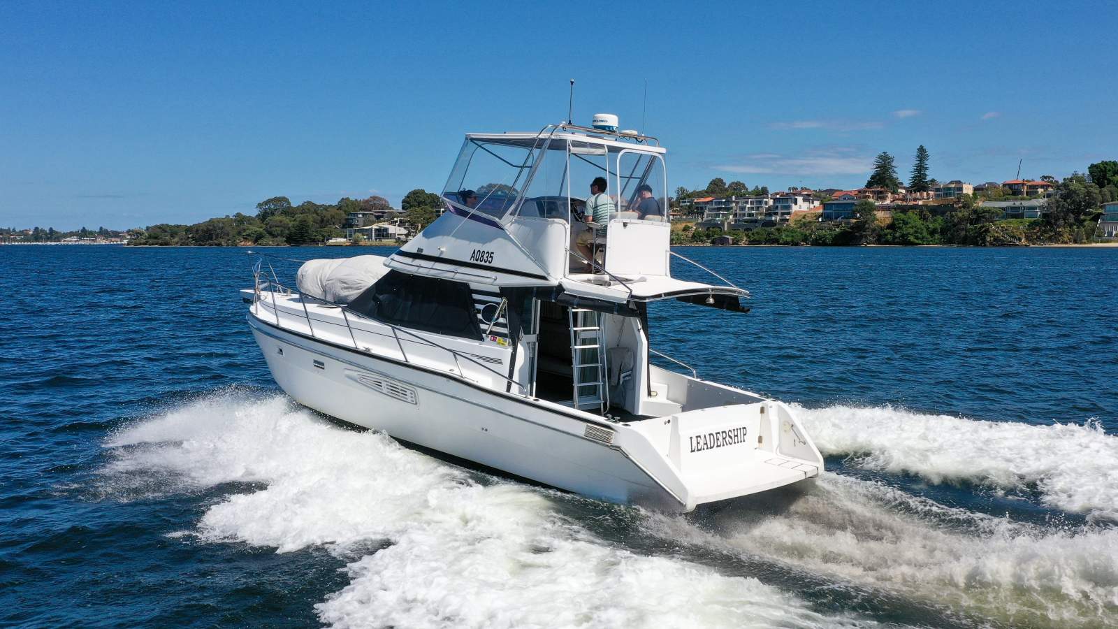 LEEDER 40 FLYBRIDGE CRUISER