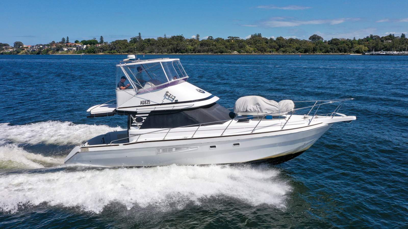 LEEDER 40 FLYBRIDGE CRUISER