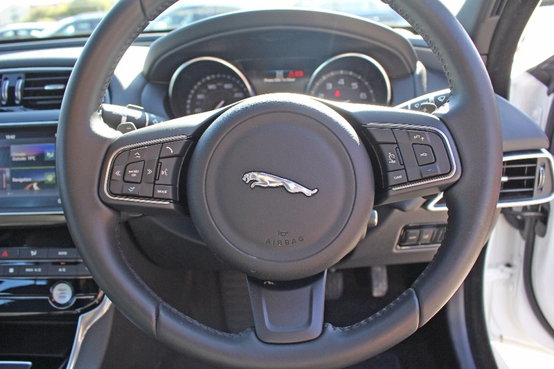 2015 JAGUAR XE 25T PRESTIGE X760
