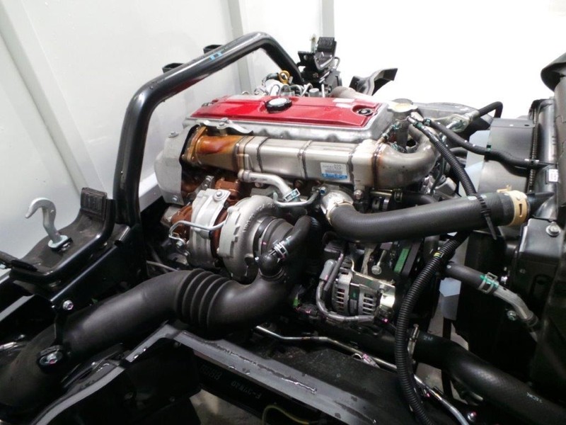 2016 HINO 616 - 300 Series 616 - 300 Series Truck