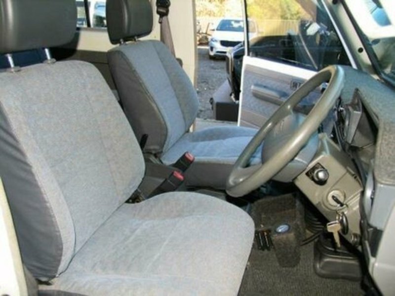 2006 TOYOTA LANDCRUISER RV (4x4) HDJ78R