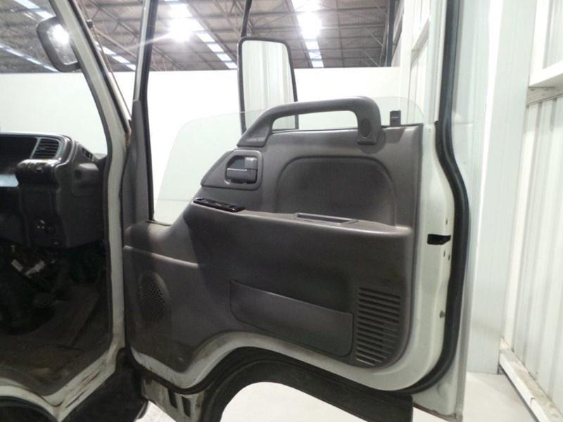 2006 ISUZU NPR400