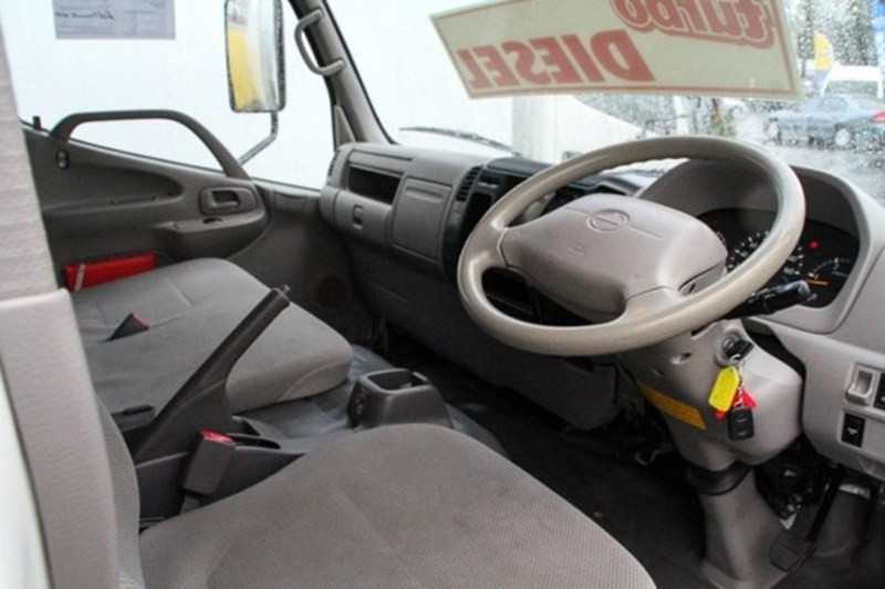 2011 HINO 300 SERIES 616 4X2 AUTO