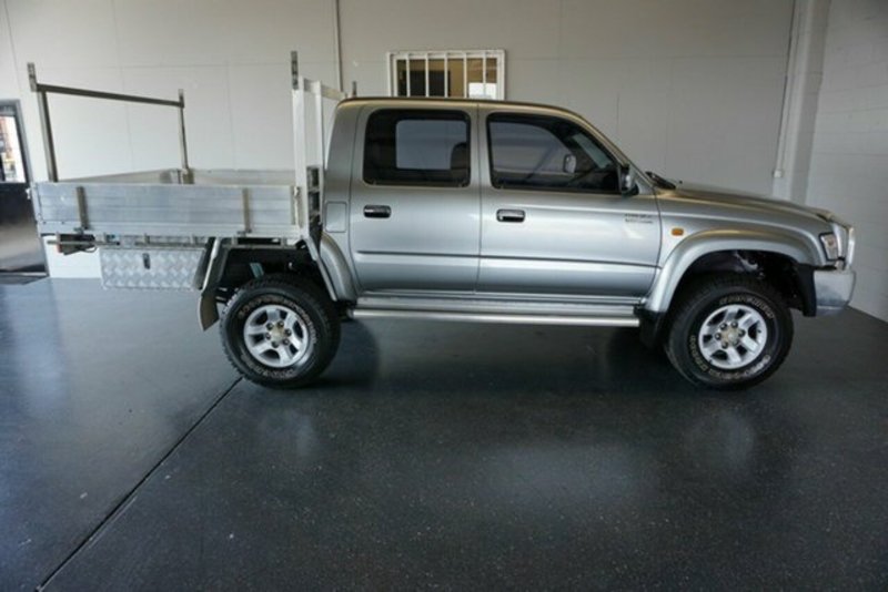 2004 TOYOTA HILUX SR5 (4x4) VZN167R