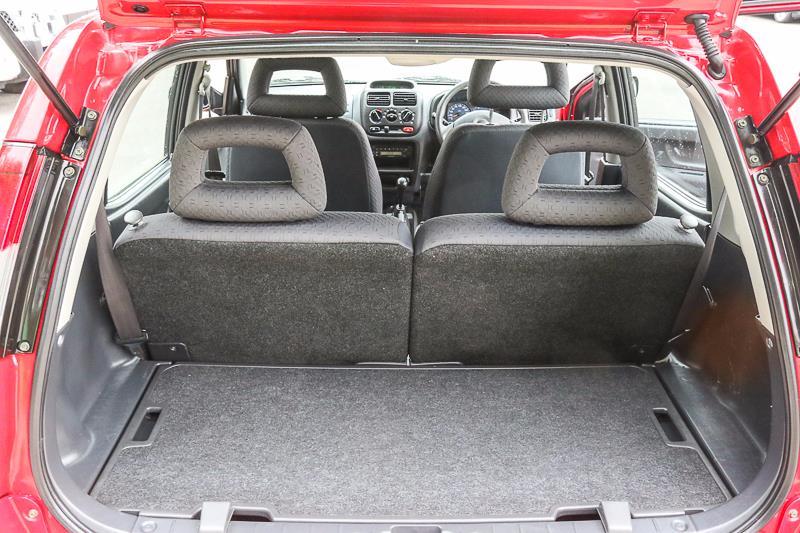 2004 SUZUKI IGNIS