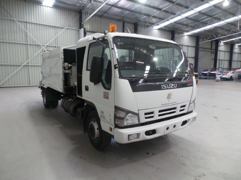 2006 ISUZU NPR400 GARBAGE COMPACTOR