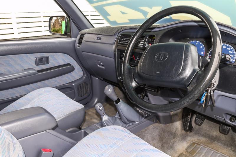 1999 TOYOTA HILUX SR5 LN167R