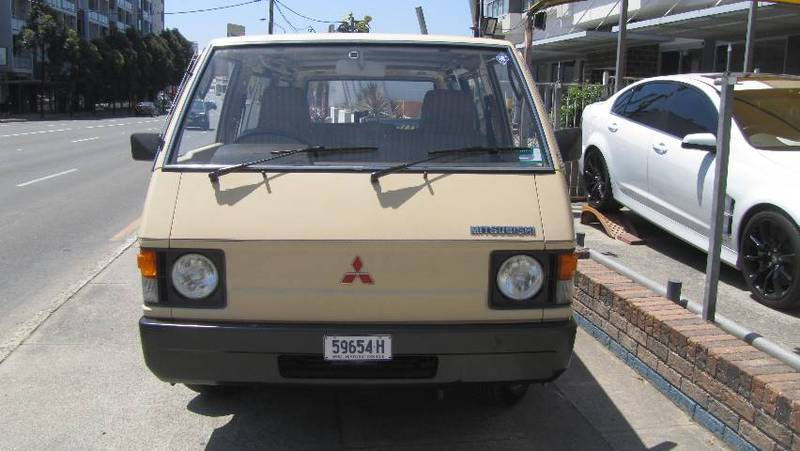 1982 MITSUBISHI L300 EXPRESS SB