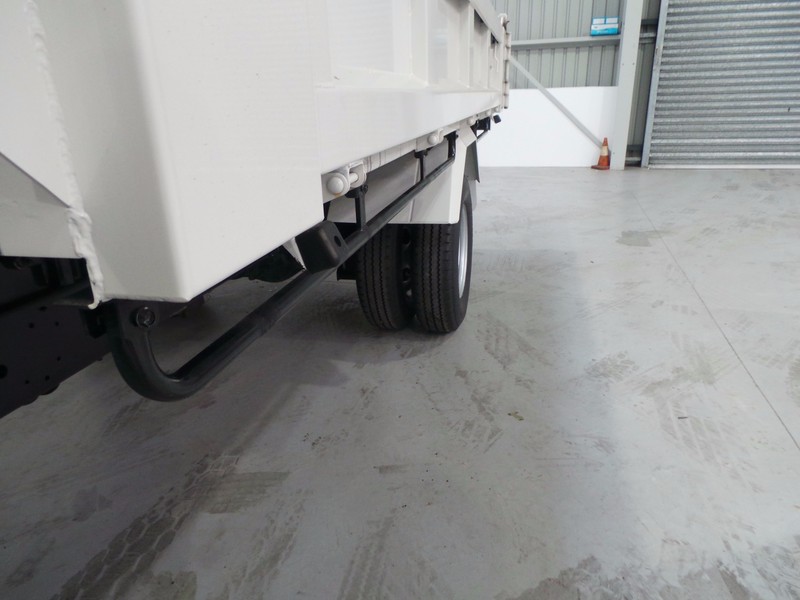 2016 HINO 717 - 300 Series 717 - 300 Series Truck