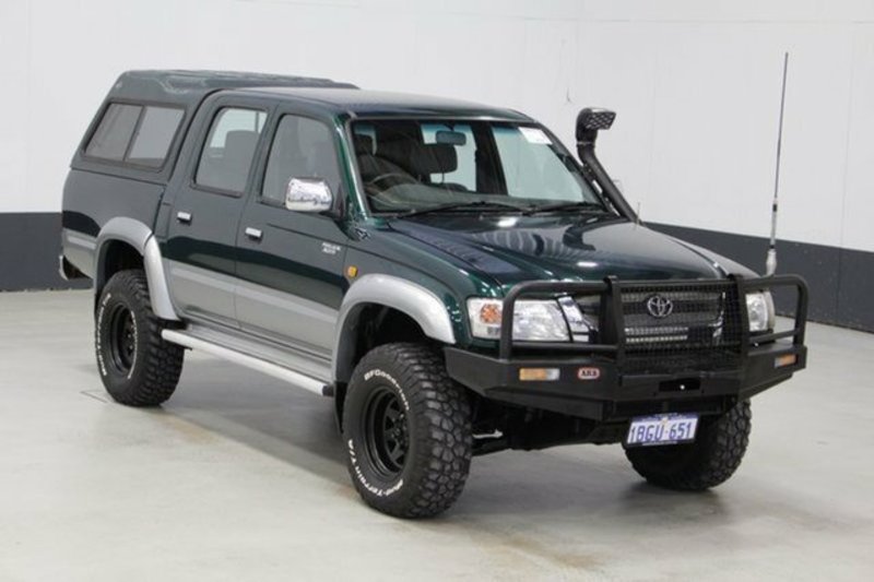 2002 TOYOTA HILUX SR5 (4x4) KZN165R