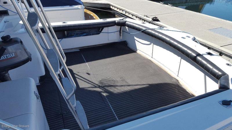 Caribbean 32 Flybridge Cruiser