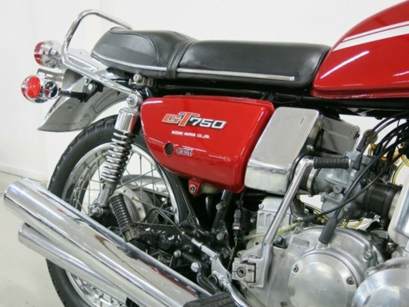 1975 SUZUKI GT750