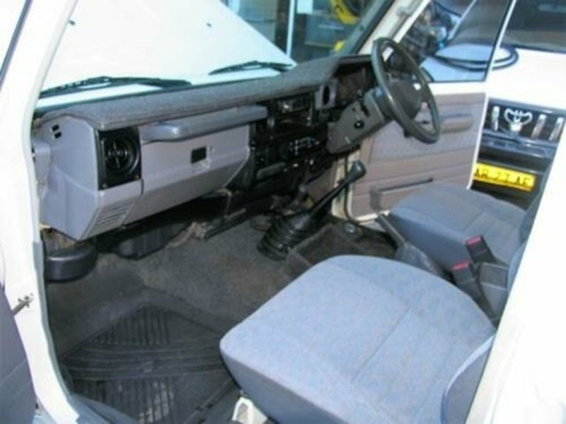 2006 TOYOTA LANDCRUISER RV (4x4) HDJ78R