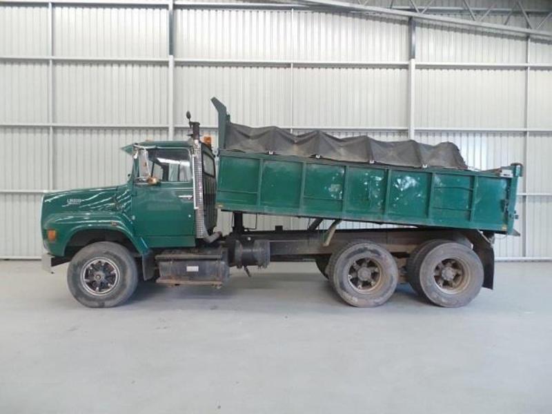 1990 FORD L8000