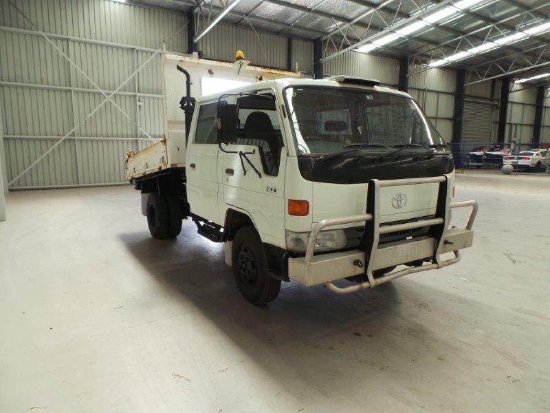 TOYOTA DYNA 300 TIPPER
