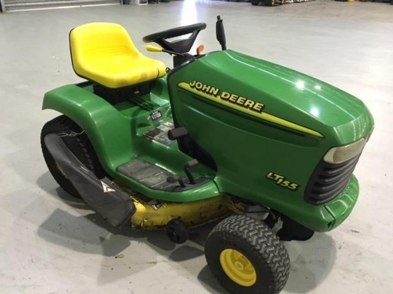 JOHN DEERE LT155 RIDE ON