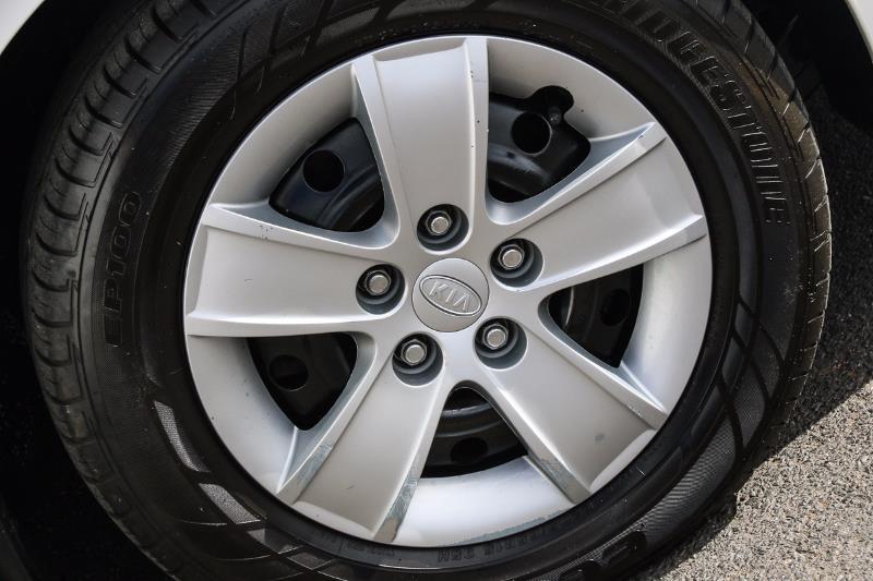 2008 KIA RONDO UN