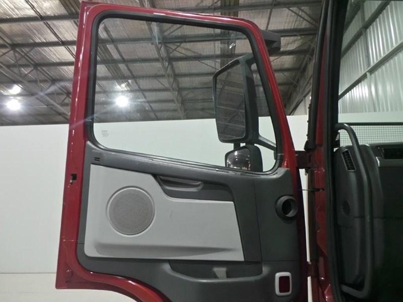 2005 VOLVO FM12