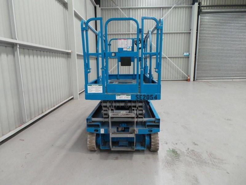 2005 GENIE GS 2046 SCISSOR LIFT