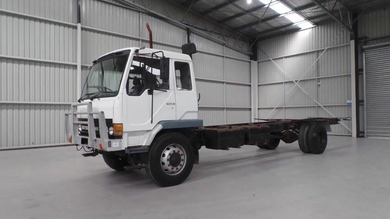 1992 MITSUBISHI FM557