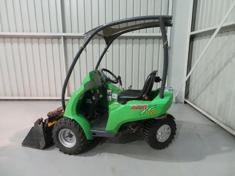 AVANT 220 WHEEL LOADER