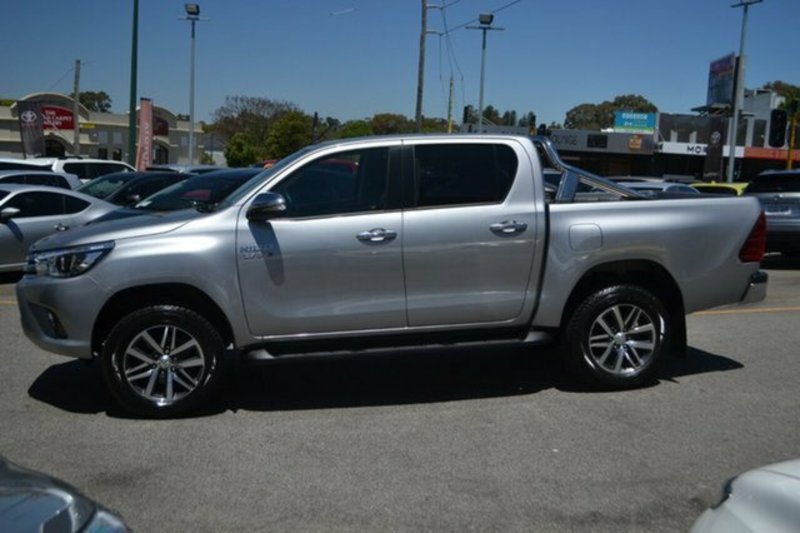 2016 TOYOTA HILUX SR5 (4x4) GUN126R