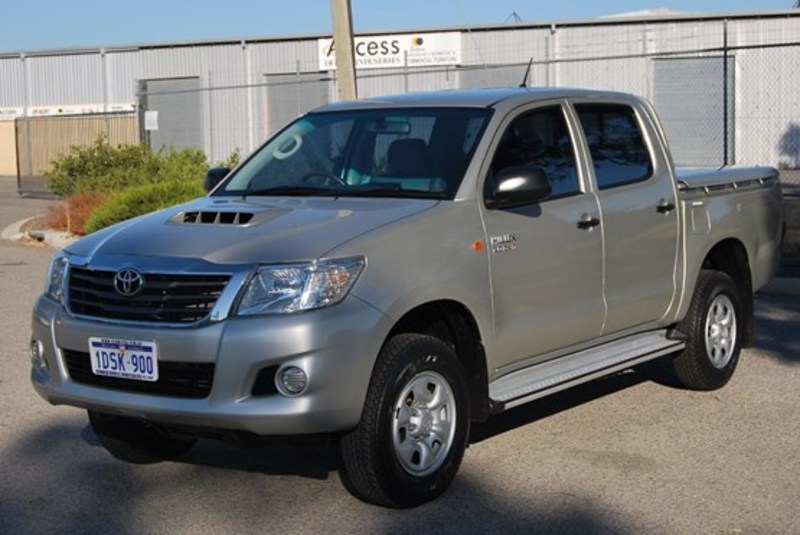 2011 TOYOTA HILUX SR KUN26R