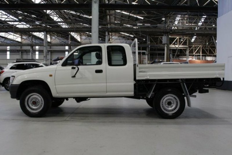 2001 TOYOTA HILUX (4x4) RZN174R