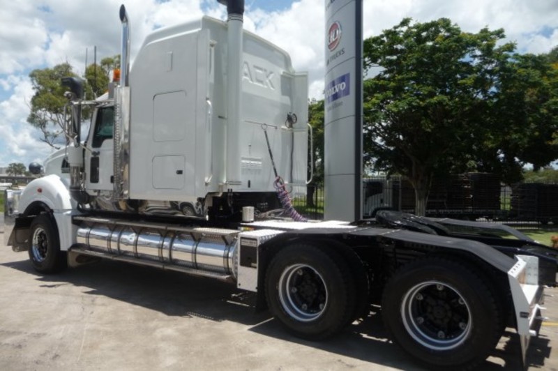 2010 MACK TITAN TITAN Truck