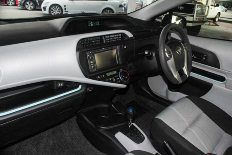 2013 TOYOTA PRIUS C E-CVT NHP10R