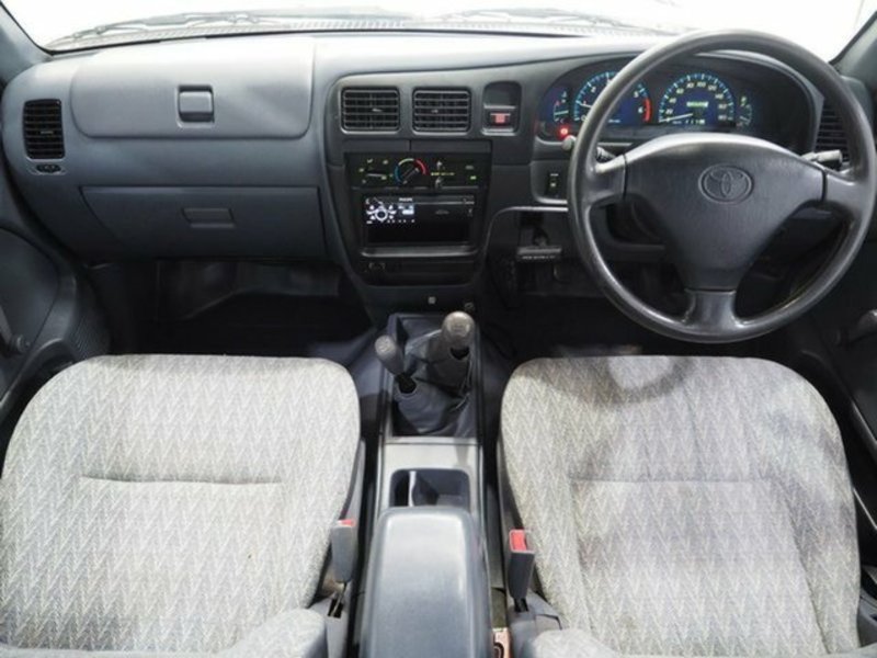 2003 TOYOTA HILUX (4x4) VZN167R
