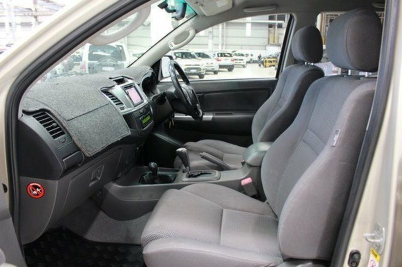 2012 TOYOTA HILUX SR5 (4x4) KUN26R MY12