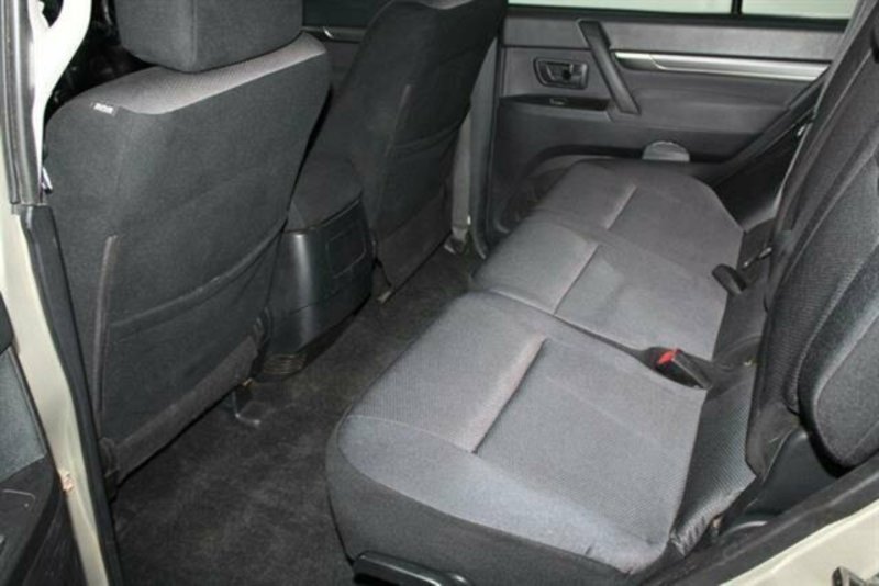 2011 MITSUBISHI PAJERO GL LWB (4x4) NT MY11