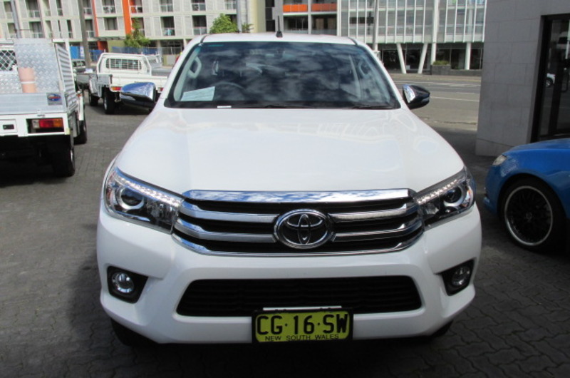 2016 TOYOTA HILUX SR5 (4x4) GUN126R