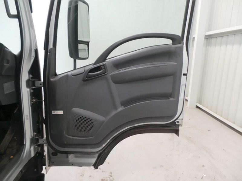 2010 ISUZU NPR200