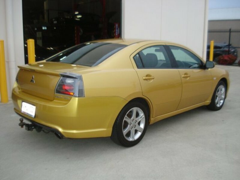 2005 MITSUBISHI 380 VRX