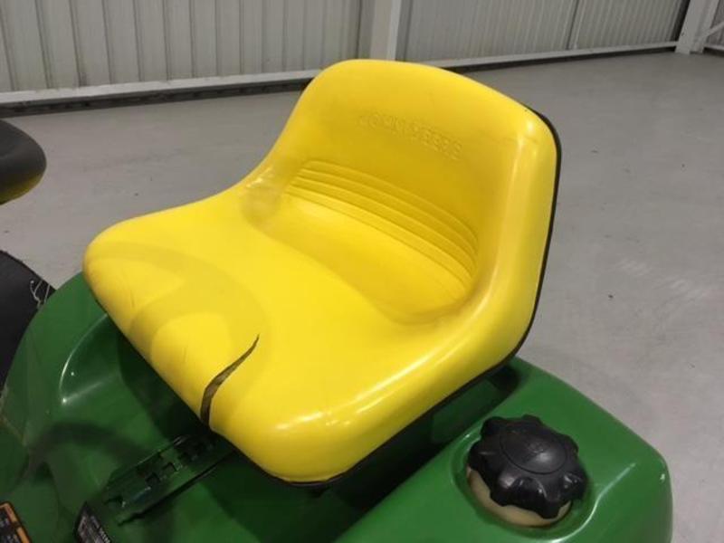 JOHN DEERE LT155 RIDE ON