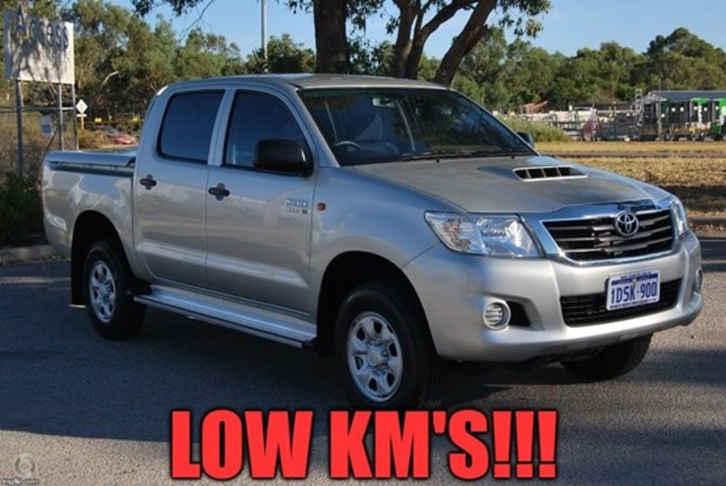 2011 TOYOTA HILUX SR KUN26R